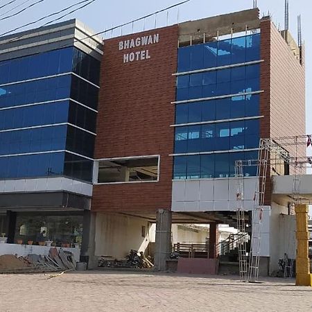 Bhagwan Hotel Gonda Bagian luar foto