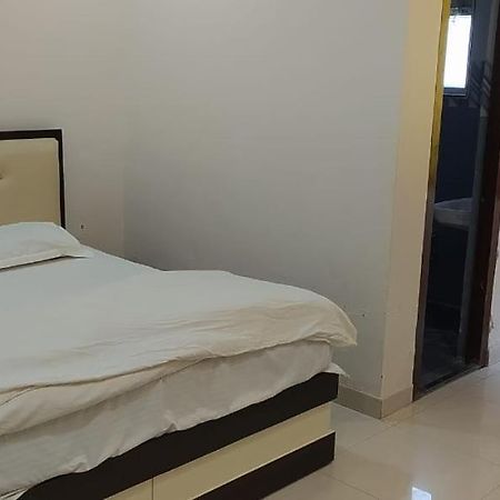 Bhagwan Hotel Gonda Bagian luar foto