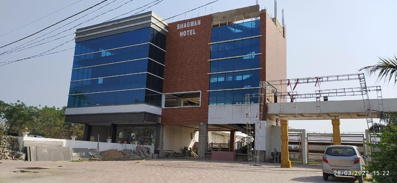 Bhagwan Hotel Gonda Bagian luar foto