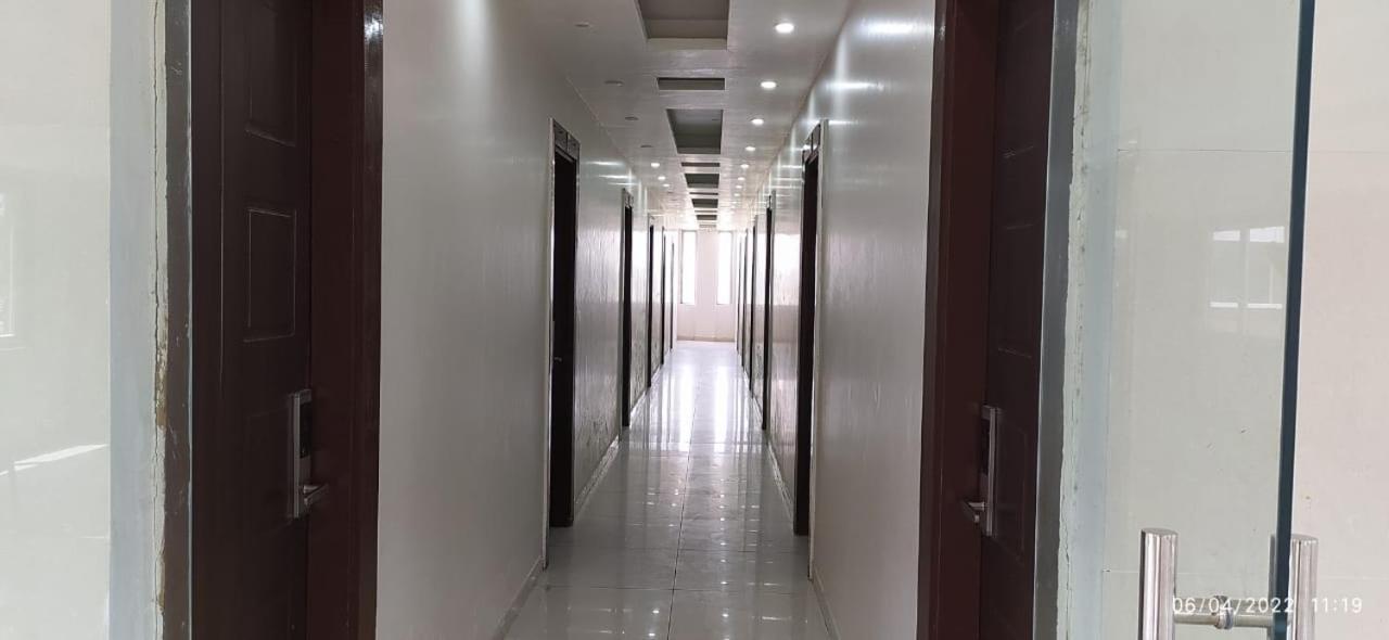 Bhagwan Hotel Gonda Bagian luar foto
