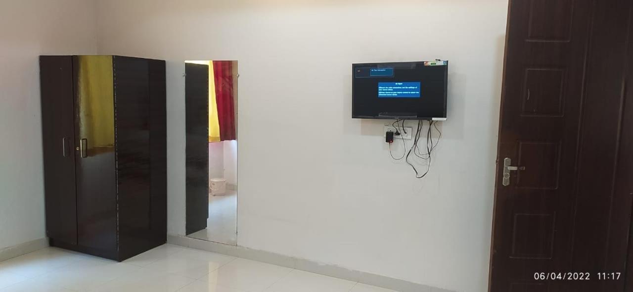 Bhagwan Hotel Gonda Bagian luar foto